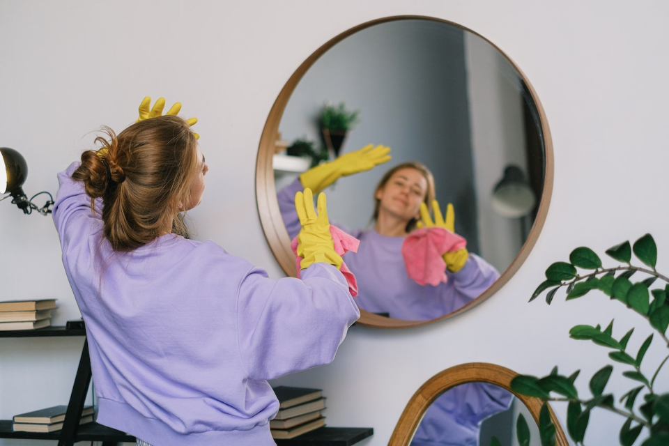 The girl is doing a spring clean of her LA home